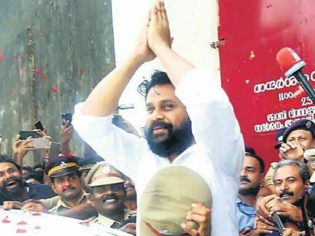 ആ ഇര ദിലീപ് തന്നെ, 'പ്രമുഖന്‍' എന്ന പേര് ഇനി ആവശ്യമില്ല.. എല്ലാം തുറന്നുകാട്ടി പോസ്റ്റര്‍!!