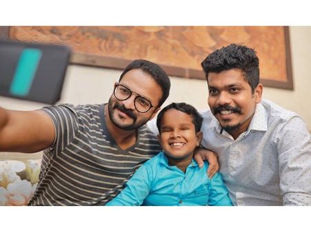 വാക്ക് പാലിച്ച് ജയസൂര്യ, സംഗീതം കൊണ്ട് അന്ധതയെ തോല്‍പ്പിച്ച കുഞ്ഞു ഗോകുല്‍ ഇനി സിനിമയിലും പാടും!!