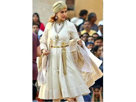 പെണ്‍ക്കരുത്തിന്റെ ഉത്തമ ഉദാഹരണമായ ഝാന്‍സിയിലെ ആ റാണി ഇതാണ്! കങ്കണ റാണവത് അതിശയിപ്പിക്കും!