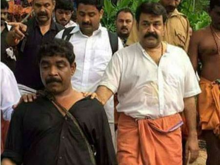 മോഹന്‍ലാലും ആന്‍റണി പെരുമ്പാവൂരും ശബരിമലയില്‍ പോയോ? സോഷ്യല്‍ മീഡിയയിലൂടെ വൈറലായ ചിത്രമിതാ!