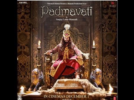 ഇതാണ് പത്മാവതിയുടെ കഥ! ചിത്രത്തില്‍ പുറത്ത് വന്ന പോസ്റ്റര്‍ കണ്ടാലറിയാം സിനിമ ഞെട്ടിക്കുമെന്ന്!!!