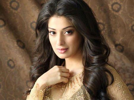 ജൂലി നാണത്തിന്റെ പരിധികള്‍ കടന്നു, വീണ്ടും കാണാന്‍ സാധിക്കാത്ത വിധം മോശമാണ് ആ സീനുകള്‍!