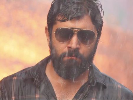 നിവിന്‍ പോളിയെ സൈറ്റടിച്ച മുതിര്‍ന്ന നായിക, മോഹന്‍ലാലിനെ ഓര്‍മ വരുന്നു എന്ന്
