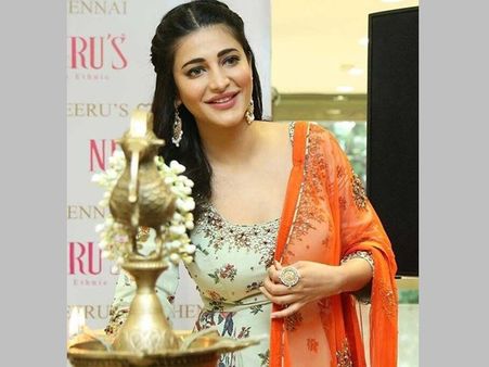 തടിച്ചിപ്പാറുവായി ശ്രുതി ഹസന്‍.. സിനിമയില്ലാതെ വീട്ടിലിരുന്ന് തടിച്ചതാണെന്ന് ആരാധകര്‍!