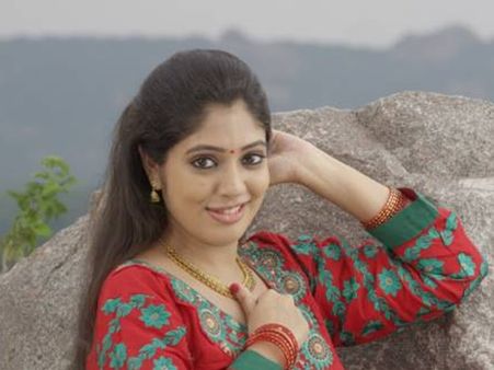 സീന്‍ ഒന്നും ശരിയാവുന്നില്ല, സംവിധായകന്‍ നടി വീണയുടെ കരണത്തടിച്ചു!!