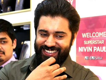 നിവിന്‍ പോളിയെ ദുല്‍ഖറാക്കിയ അവതാരക, പിന്നീട് സംഭവിച്ചത് ഇതായിരുന്നു, വീഡിയോ വൈറല്‍!