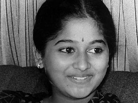 മരണത്തിന് ദിവസങ്ങള്‍ മുന്‍പ് മോഹന്‍ലാലിനൊപ്പം മോനിഷ പാടിയ പാട്ട്, വീഡിയോ കാണൂ...