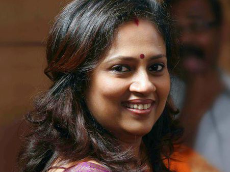 ഷോ നടത്താന്‍ വന്ന 'നിവിന്റെ അമ്മയെ' പുറത്താക്കി; ദേഷ്യപ്പെട്ട് പുറത്തേക്ക് പോകുന്ന വീഡിയോ കാണൂ...