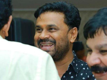 കാവ്യയും മകളുമില്ലേ... ചൊറിയാന്‍ വന്ന മാധ്യമപ്രവര്‍ത്തകനോട് ദിലീപിന്റെ കലക്കന്‍ മറുപടി!!