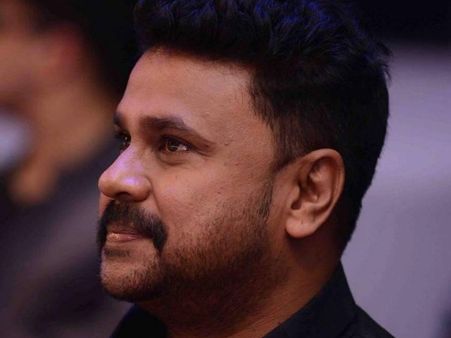 ദിലീപിന് സിനിമ ഇല്ലെന്ന് വ്യാജപ്രചാരണം, വിദേശത്ത് നിന്നെത്തിയ താരത്തെ കാത്ത് അണിയറപ്രവര്‍ത്തകര്‍!