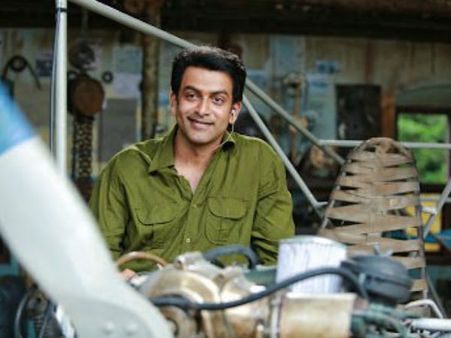 'വിമാനം' സജിയുടെ ജീവിത കഥയല്ല, സിനിമയുമായി സജിക്കുള്ള ബന്ധം വെളിപ്പെടുത്തി പൃഥ്വിരാജ്!