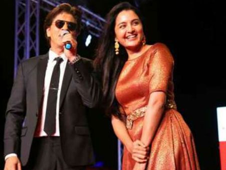 എത്രയോ നാളായി മനസ്സിലുണ്ടായിരുന്ന ആഗ്രഹം, കിങ് ഖാനെ കണ്ട സന്തോഷത്തില്‍ മഞ്ജു വാര്യര്‍!