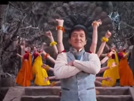 ജാക്കി ചാന്‍ കുങ് ഫു ഉപേക്ഷിച്ച് ജിമിക്കി കമ്മല്‍ ഡാന്‍സ് കളിച്ചാല്‍ എങ്ങനെയിരിക്കും!