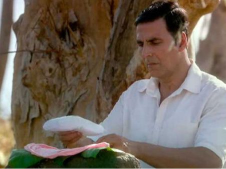 സ്ത്രീകളുടെ മാസമുറയെ കുറിച്ച് അക്ഷയ് കുമാര്‍, സാനിറ്ററി നാപ്കിന്‍ വില്‍പനക്കാരനായി സൂപ്പര്‍താരം!!