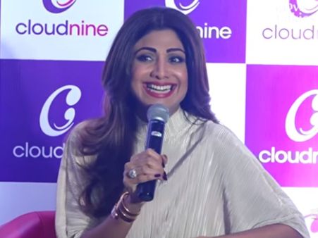 അത് ചോദിച്ചാല്‍ മാധ്യമ പ്രവര്‍ത്തകനെ മൈക്ക് ഊരി തല്ലുമെന്ന് ശില്‍പ ഷെട്ടി! ഇത്രയ്ക്ക് അഹങ്കാരം വേണോ?