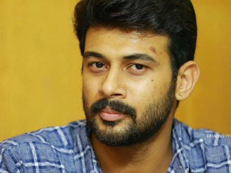 തമിഴില്‍ 'സൂപ്പര്‍താരമായ' മലയാളി നടിയ്ക്ക് നായകനായി പോകുന്ന 'അണലി സാബു'