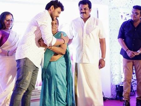 മറ്റൊരു താരപുത്രന്‍ കൂടി തുടക്കം കുറിക്കുന്നു, ശ്രാവണ്‍ മുകേഷിന്‍റെ കല്ല്യാണത്തിലെ ആദ്യ ഗാനം പുറത്ത്
