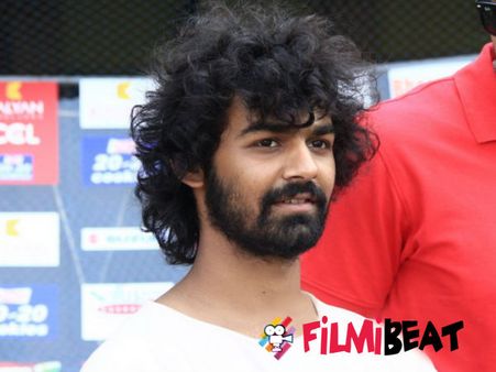 പ്രണവിന്റെ കന്നി ചിത്രത്തിലെ തിരക്കഥ മോഷ്ടിച്ചത്! വർഷങ്ങൾക്കു ശേഷം അവകാശവുമായി യുവാവ്...