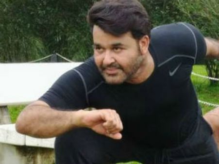 മോഹന്‍ലാലിന്‍റെ ഒടിയന്‍ ലുക്കിന് അഭിനന്ദിച്ച് അനുഷ്‌ക ഷെട്ടി, മേക്കോവറിനെക്കുറിച്ച് പറയാതെ വയ്യ!