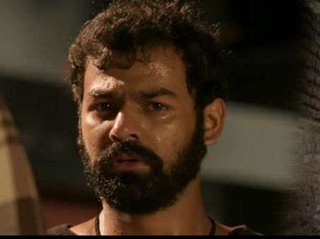 പ്രണവ് പാര്‍ക്കൗര്‍ പരിശീലിച്ചതിന് കാര്യമുണ്ടായി, ആക്ഷന്‍ രംഗങ്ങളുമായി ആദിയുടെ പുതിയ ടീസര്‍ കാണൂ!