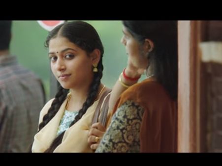പോലീസുകാരനെയും ഫുട്‌ബോള്‍ കളിക്കാരനെയും ഇഷ്ടമല്ല, 'ക്യാപ്റ്റനില്‍' അനു സിത്താര പറയുന്നതിങ്ങനെ..