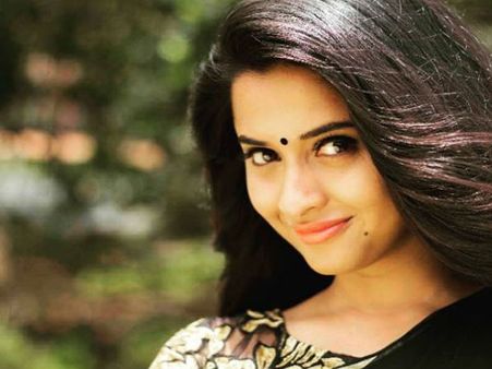 മലയാളത്തിലെ താരപുത്രി കാര്‍ത്തിയുടെ നായികയാകുന്നു, മലയാളത്തിലേക്ക് മടങ്ങി വരില്ലേ?