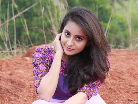 രാഷ്ട്രീയ ആക്ഷേപഹാസ്യ കുടുംബ ചിത്രമായ മണി അളിയനിലൂടെ ഭാമ വീണ്ടും മലയാളത്തില്‍