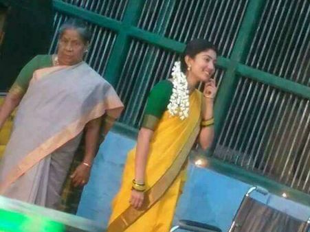 ധനുഷിനും സായി പല്ലവിയ്ക്കുമൊപ്പം മഞ്ജു വാര്യരുടെ ആ അമ്മയും, സേതുലക്ഷ്മി അമ്മ!!