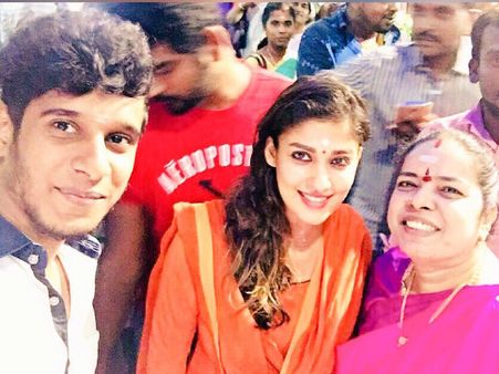 എല്ലാം കിംവദന്തിയല്ല, ചിലതൊക്കെ സത്യമാണ്; വിഘ്‌നേശും നയന്‍താരയും അമ്പലത്തില്‍!!