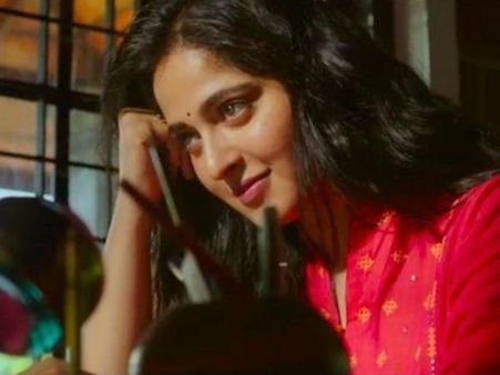 പ്രഭാസ് തോറ്റു പോകും, അനുഷ്‌കയ്‌ക്കൊപ്പമുള്ള ഉണ്ണി മുകുന്ദന്റെ റൊമാന്റിക് പാട്ട്!!