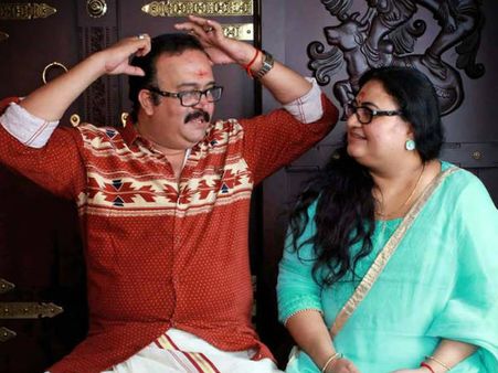 സകുടുംബം സായ് കുമാറും ബിന്ദു പണിക്കറും, സോഷ്യല്‍ മീഡിയയിലൂടെ ചിത്രങ്ങള്‍ വൈറലാവുന്നു, കാണൂ!