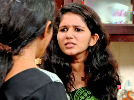 ഉപ്പും മുകളിലെ ലച്ചു പാട്ട് പാടിയാല്‍ പിന്നെ ചുറ്റുമുള്ളതൊന്നും കാണാന്‍ പറ്റില്ല സാറേ...