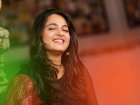 രജനി സാർ അന്ന് ശരിക്കും ഞെട്ടിച്ചു, വളരെ അഭിമാനമായി തോന്നി, അനുഷ്ക പറഞ്ഞതിങ്ങനെ...