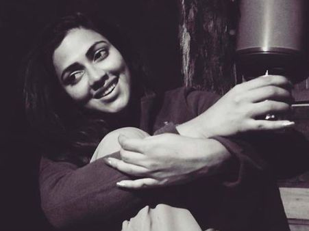 എല്ലാവരും വേഷവിധാനത്തെ കുറ്റം പറയുന്നു, ഒന്നും കൂസലാക്കാതെ അമല പോള്‍ സ്‌റ്റൈലാവുന്നു