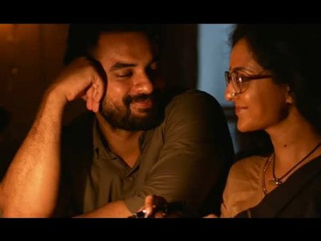 ആദ്യ ഗാനത്തേക്കാൾ അതിമധുരം രണ്ടാം ഗാനം! പ്രണയമയി രാധാ വിരഹണിയതു രാധാ...! ആമിയിലെ ഗാനങ്ങൾ കാണാം...