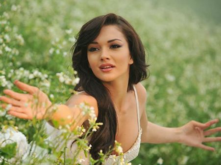 നടി എമി ജാക്സൺ വിവാഹിതയാകുന്നു, വരൻ ആരാണെന്നു അറിയാമോ? ചിത്രങ്ങൾ കാണാം