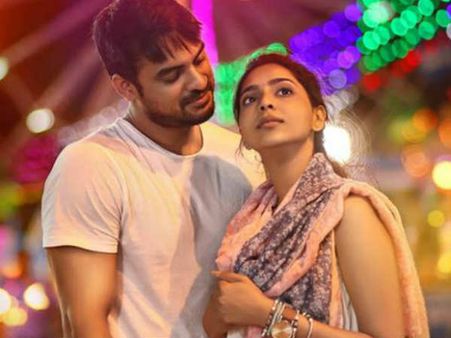 രണ്ടു പേര്‍ 'ചുംബിക്കുന്നത്' കാണുമ്പോള്‍ എന്താണ് കുഴപ്പം? മായാനദിയെ കുറിച്ച് ആഷിഖ് അബു പറഞ്ഞതിങ്ങനെ