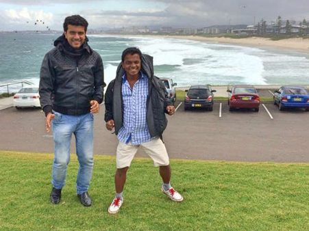 ധർമജനോട് ഇത്രയും സ്നേഹമോ?ക്യാമറയ്ക്ക് മുന്നിൽവച്ച് പിഷാരടി ചങ്ങാതിക്ക് നൽകിയ സമ്മാനം സൂപ്പര്‍...