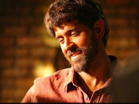 ഇതാരാണെന്ന് മനസിലായോ... സൂക്ഷിച്ചു നോക്കിക്കോ! കിടിലൻ മേക്ക് ഓവറിൽ ബോളിവുഡ് ഹോട്ട് നായകൻ