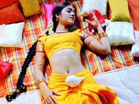 നടിമാരുടെ വയറ് കാണിച്ച് അഭിനയിപ്പിക്കുന്നതിന് കാരണമിതാണ്..! തന്റെ അനുഭവം വെളിപ്പെടുത്തി നടി ഇല്യാന..