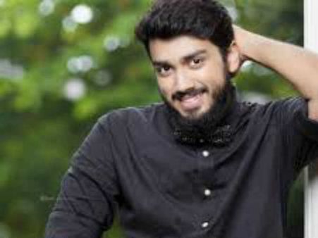 കാളിദാസൻ തന്നെ അവസാനം ആ ചിത്രം പങ്കുവെച്ചു, താരം നല്ല ടെൻഷനിലാണ്! സംഭവം എന്താണെന്ന് അറിയാമോ...