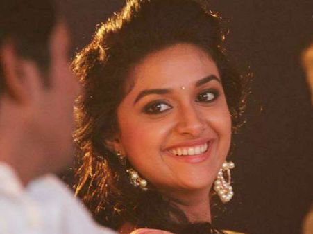 അതത്ര എളുപ്പമല്ല.. എന്തൊക്കയോ ഓര്‍ക്കുമ്പോള്‍ പേടിയാവുന്നു എന്ന് കീര്‍ത്തി സുരേഷ് പറയുന്നു