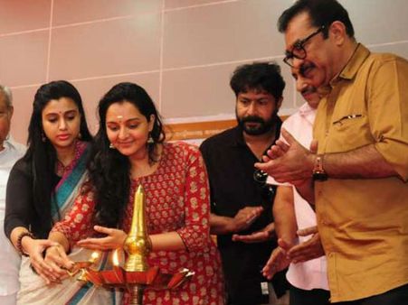 സംയുക്ത വര്‍മ്മയും മഞ്ജു വാര്യരും ചേര്‍ന്ന് തുടക്കമിട്ടു, കാത്തിരിക്കാം ആ മെഗാ ഇവന്റിനായി!