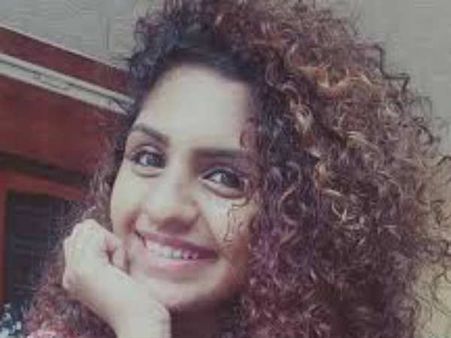 സൈറ്റടിച്ച പ്രിയ മാത്രമല്ല ചുരുണ്ട മുടിക്കാരിയും ഒരു അഡാറ് സംഭവമാണ്! നൂറിൻ ആരാണെന്ന് അറിയാമോ?