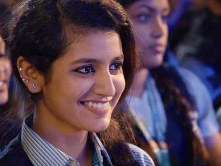 ഇങ്ങനെ നോക്കല്ലേ പൊന്നേ.. ഒരു അഡാർ ലവിലെ ഈ കക്ഷി ആരാണെന്ന് അറിയാമോ!