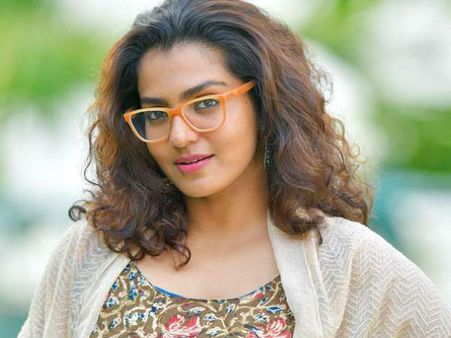 ബോഡി ഷേപ്പ് ആണ് നോക്കുന്നത് എങ്കില്‍ എനിക്ക് ബോളിവുഡില്‍ എത്താന്‍ കഴിയില്ല, പാര്‍വ്വതി