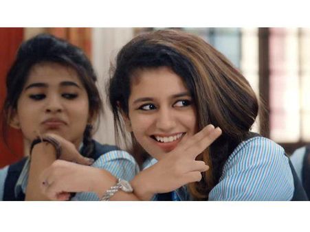 ഒന്ന് കണ്ണിറുക്കി കാണിച്ചെന്ന് കരുതി പ്രിയ വാര്യര്‍ക്കെതിരെ കേസെടുക്കാനൊന്നും പറ്റില്ല!