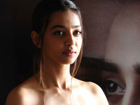 ആര്‍ത്തവമായ കാര്യം എന്തുകൊണ്ട് അച്ഛനോട് മകള്‍ പറയുന്നില്ല, രാധിക ചോദിക്കുന്നു