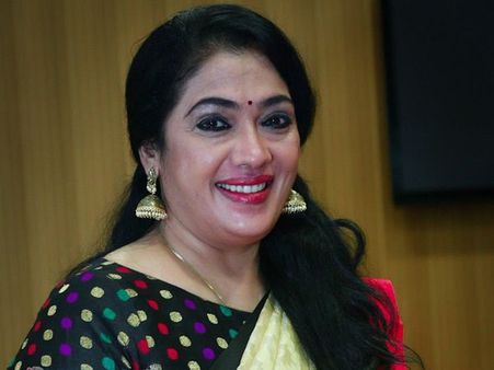 എന്റെ മകള്‍ സിനിമയിലേക്കില്ല; മോഹന്‍ലാലിന്റെ നായിക ഉറപ്പിച്ച് പറയുന്നു!!