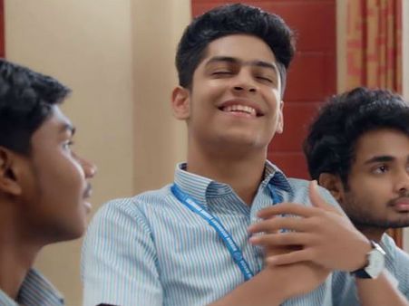 പ്രിയ മാത്രമല്ല, ആ രംഗത്ത് റോഷനും തകര്‍ത്തു, അപ്പോള്‍ റോഷനെ കുറിച്ചും പറയണ്ടേ...